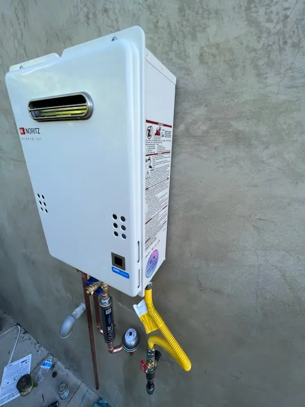 Tankless water heater installation for Camino Lago homes